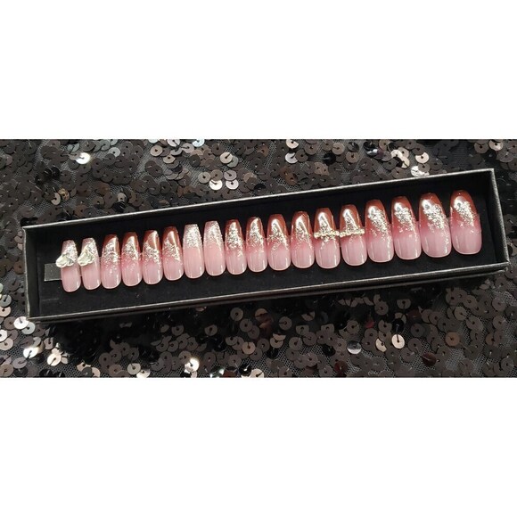 Gwen Press On Nail Set - Picture 2 of 2